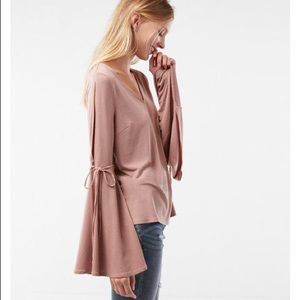 👚Express Tie Bell Sleeve Top in Pink👚
